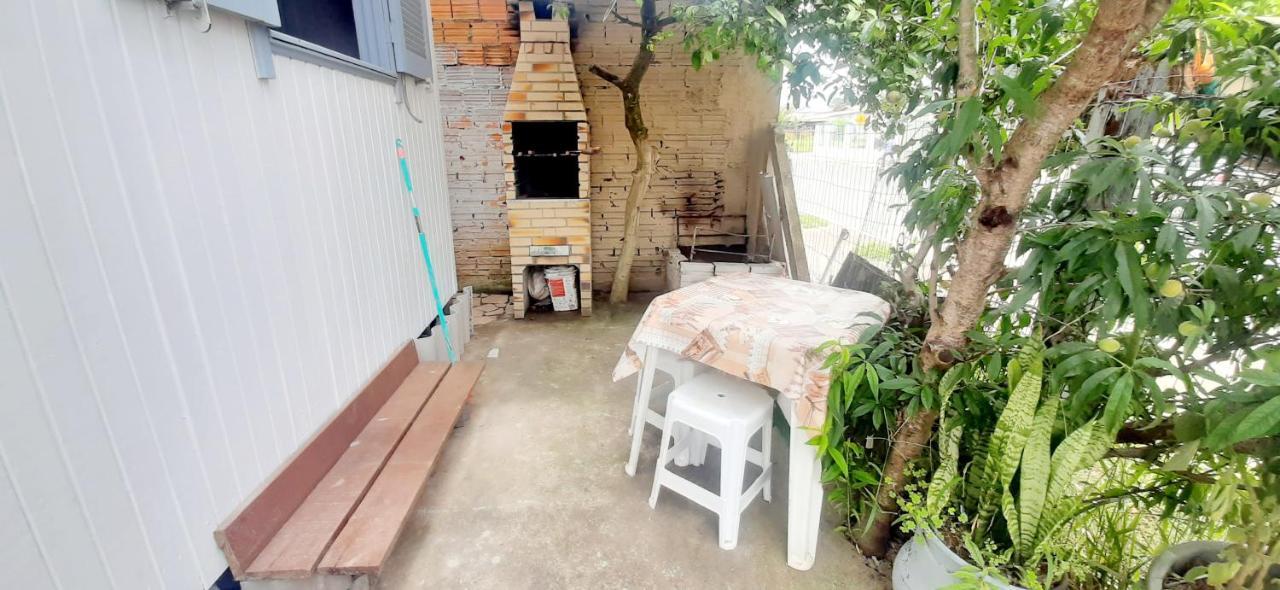 Casa De 2 Quartos Com 2 Ares-Condicionados Em Torres-Rs - Na Mais Bela Praia Gaucha - Cozinha - Banheiro - Tv Smart 32 E Wi-Fi - Estacionamento - Anfitria Superhost No Bnb Villa Екстериор снимка