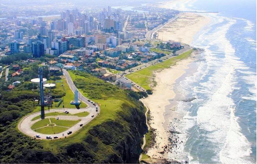 Casa De 2 Quartos Com 2 Ares-Condicionados Em Torres-Rs - Na Mais Bela Praia Gaucha - Cozinha - Banheiro - Tv Smart 32 E Wi-Fi - Estacionamento - Anfitria Superhost No Bnb Villa Екстериор снимка