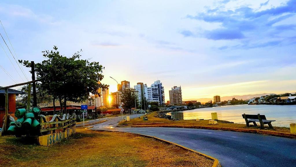 Casa De 2 Quartos Com 2 Ares-Condicionados Em Torres-Rs - Na Mais Bela Praia Gaucha - Cozinha - Banheiro - Tv Smart 32 E Wi-Fi - Estacionamento - Anfitria Superhost No Bnb Villa Екстериор снимка