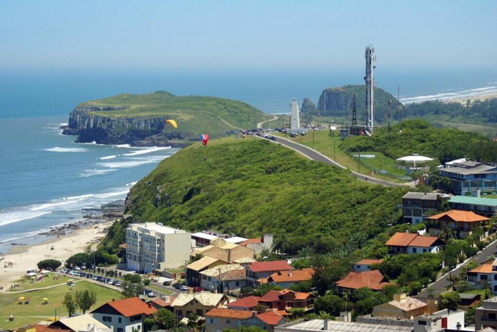Casa De 2 Quartos Com 2 Ares-Condicionados Em Torres-Rs - Na Mais Bela Praia Gaucha - Cozinha - Banheiro - Tv Smart 32 E Wi-Fi - Estacionamento - Anfitria Superhost No Bnb Villa Екстериор снимка