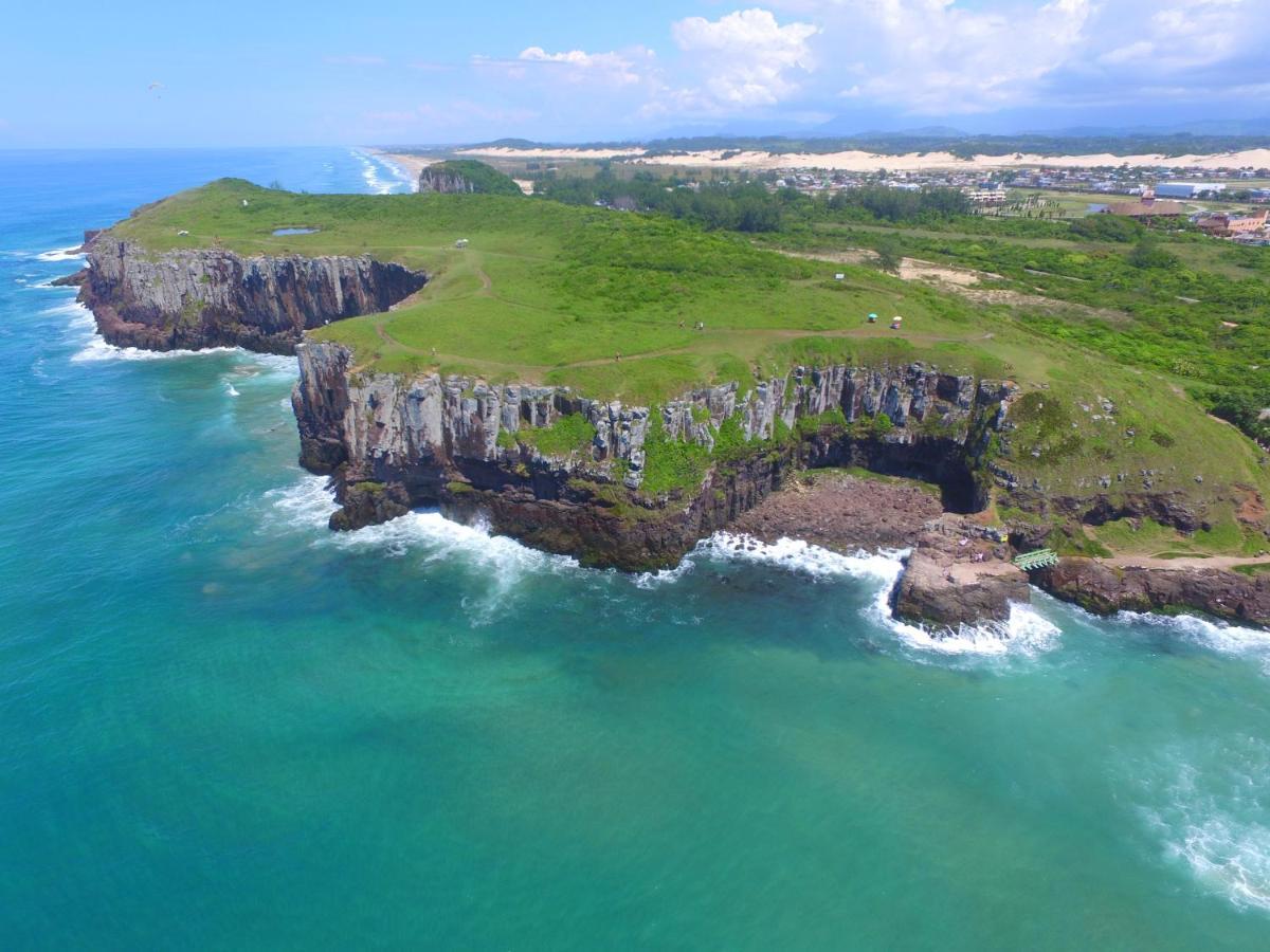 Casa De 2 Quartos Com 2 Ares-Condicionados Em Torres-Rs - Na Mais Bela Praia Gaucha - Cozinha - Banheiro - Tv Smart 32 E Wi-Fi - Estacionamento - Anfitria Superhost No Bnb Villa Екстериор снимка