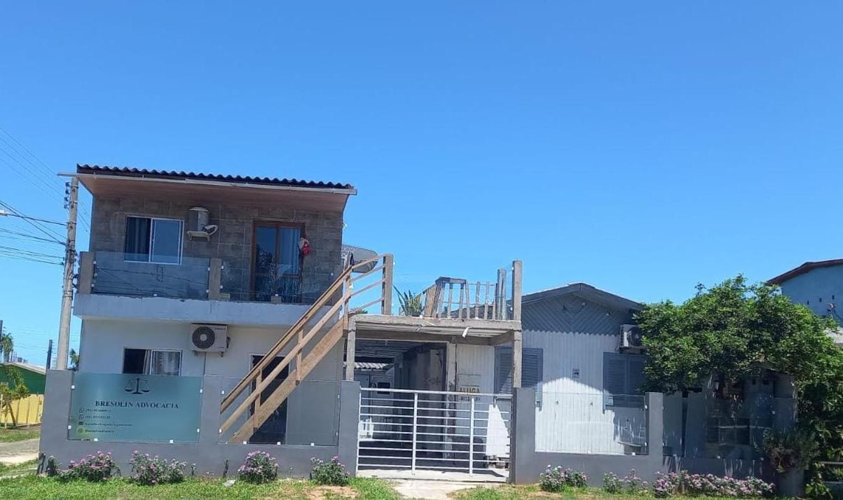 Casa De 2 Quartos Com 2 Ares-Condicionados Em Torres-Rs - Na Mais Bela Praia Gaucha - Cozinha - Banheiro - Tv Smart 32 E Wi-Fi - Estacionamento - Anfitria Superhost No Bnb Villa Екстериор снимка